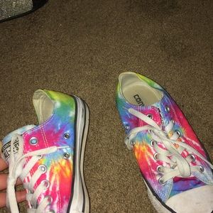 Ti-dye converse shoes 💙